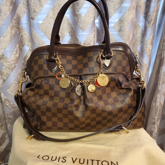 Louis Vuitton Handbags - Louis Vuitton large Trevi bag in GM